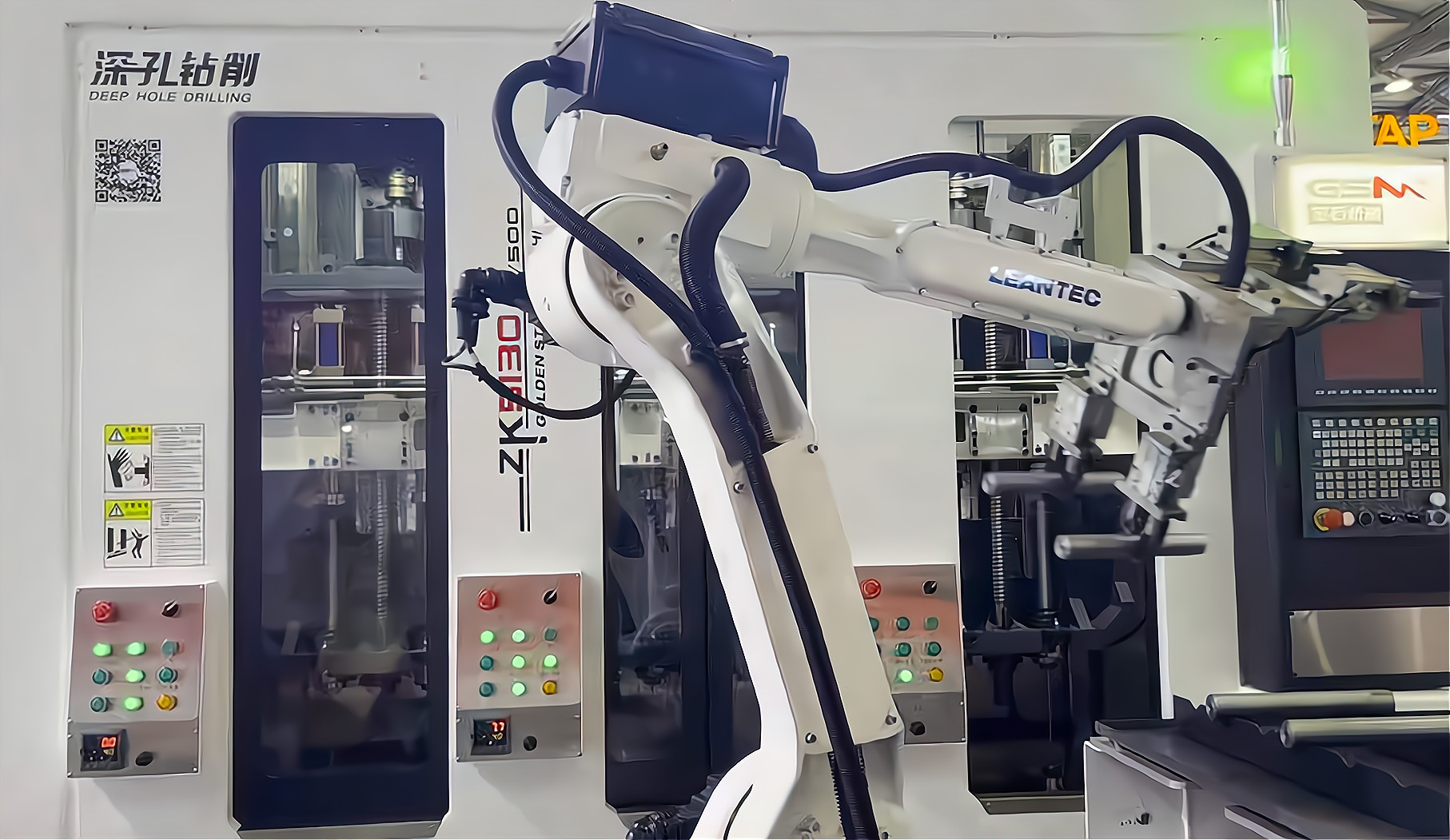 ZK5120×6/500 倒立六軸深孔鉆床配置六軸機(jī)器人，加工新能源電機(jī)軸單機(jī)自動(dòng)化